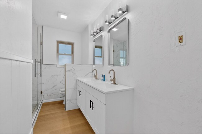 Building Photo - 404 Nottingham Dr