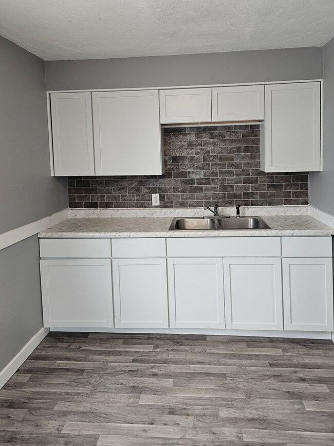 Building Photo - ** Move in Special ** Freshly Painted 3-Bedroom, 1-Bathroom Home – $1,350/Month | 1,760 Sq. Ft. |...