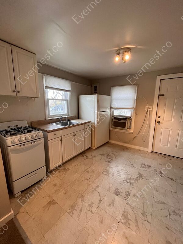 Building Photo - 1529 Silman St