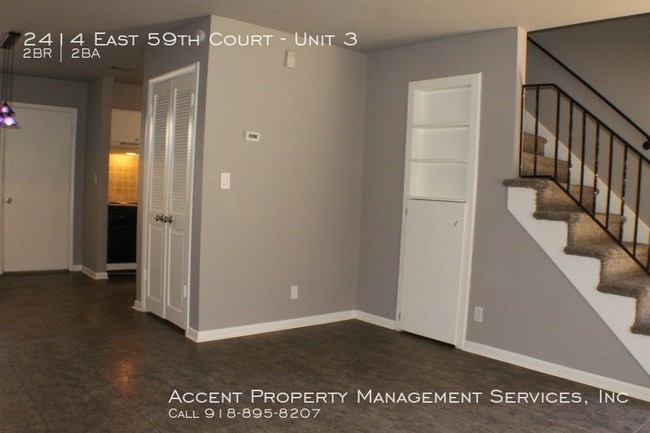 Building Photo - 2 bedroom townhouse
