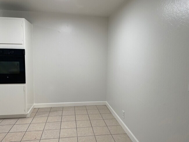Foto del edificio - 3553 Brookdale Dr