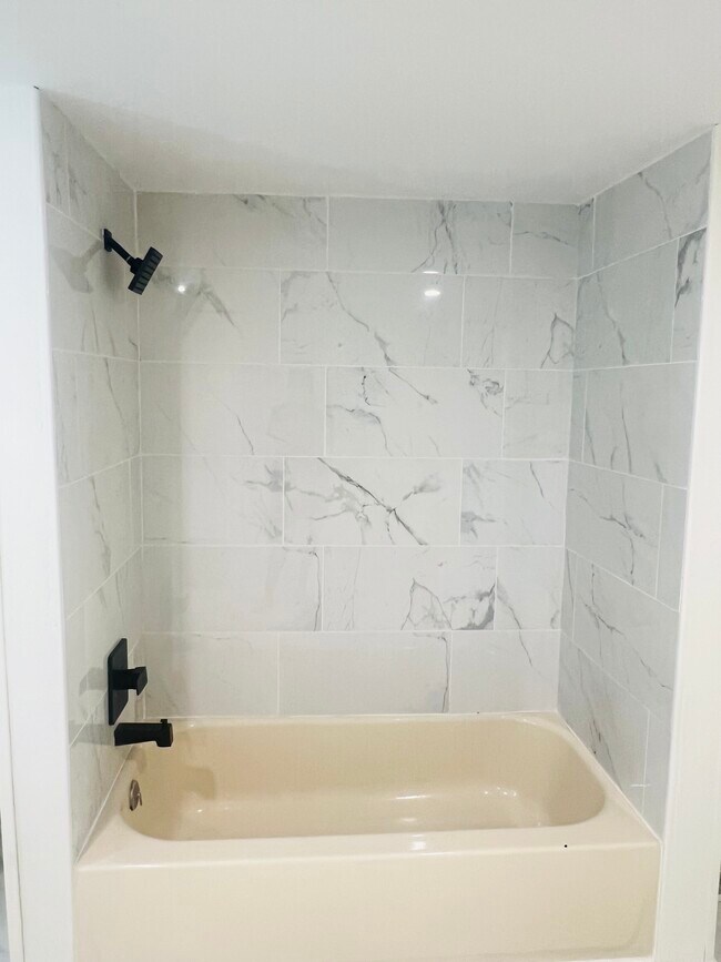 Foto del edificio - 813 E Chestnut St