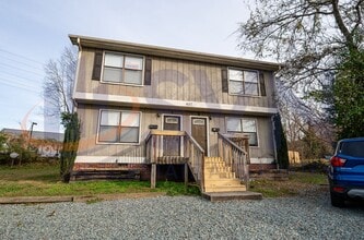 Building Photo - 407 S Merritt Mill Rd