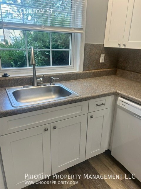 Building Photo - 105 Clinton St