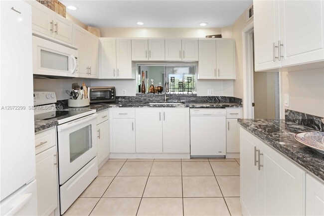 Building Photo - 850 SW 138th Ave