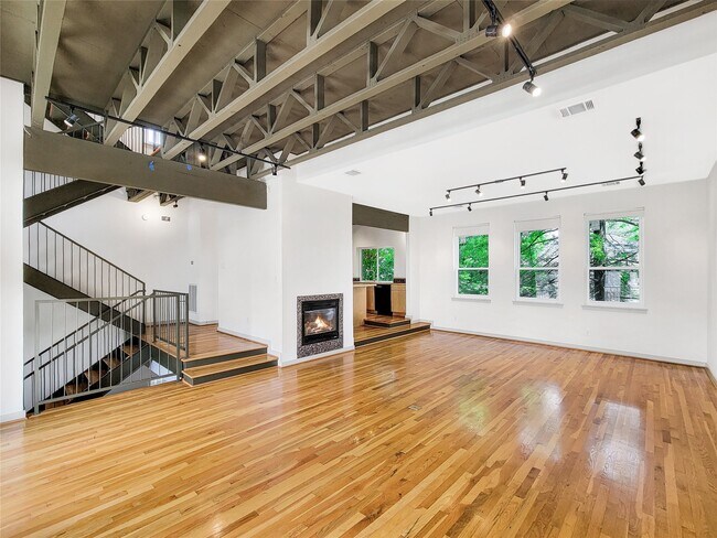 Foto del edificio - 321 E 20th St