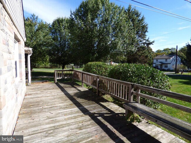 Foto del edificio - 5526 Jim Pickett Rd