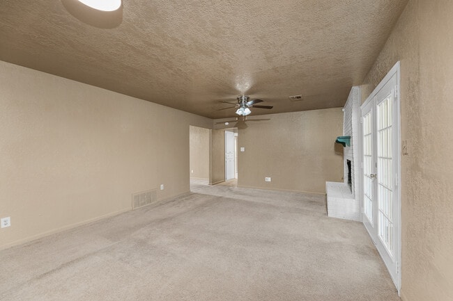 Foto del edificio - 4708 NW Cheryl Blvd