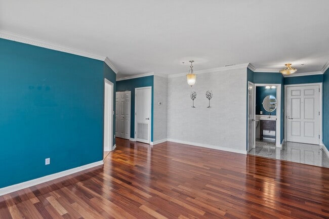 Building Photo - 100 Harborview Dr