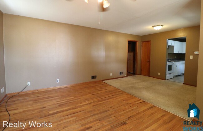 Building Photo - 3 br, 2 bath House - 5505 Sumner