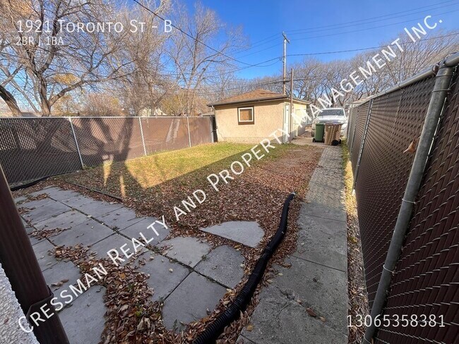 Building Photo - 2 Bedroom, 1 Bath Basement Suite