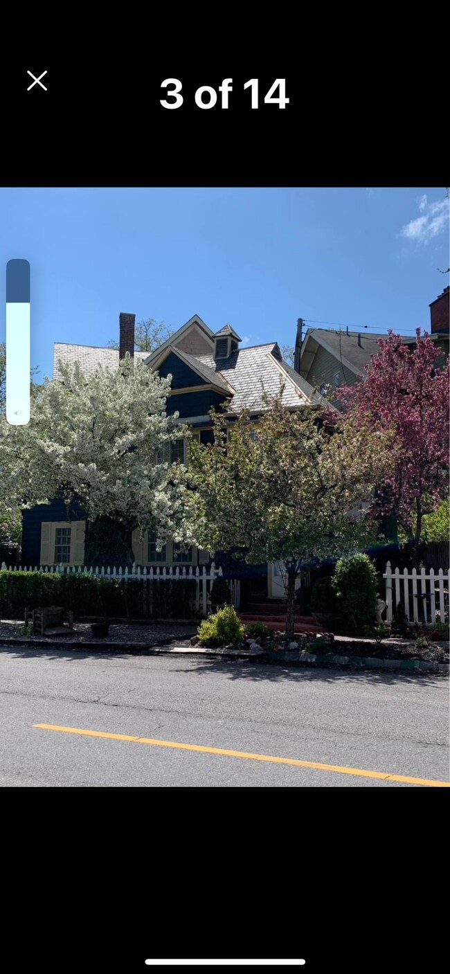 Foto del edificio - 519 W Delavan Ave