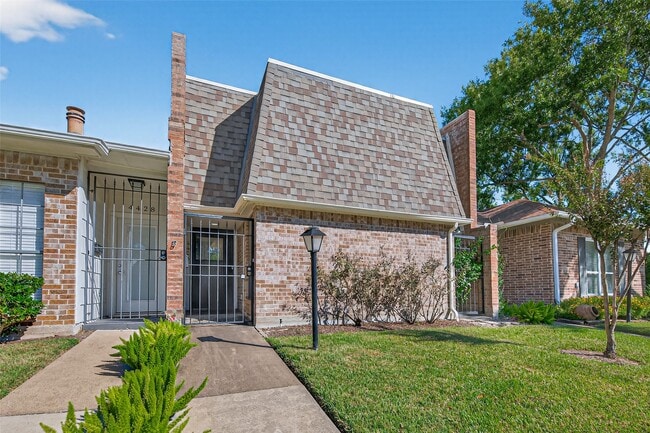 Foto del edificio - 4426 Basswood Ln