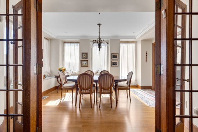 Building Photo - 1210 Rue Redpath-Crescent