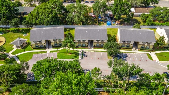 Aparcamiento y apartamentos - Dean Woods Place