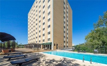 Building Photo - 2285 Peachtree Rd NE