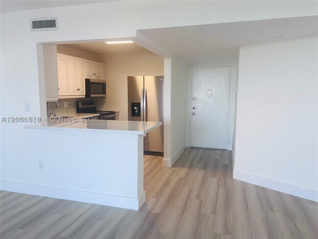 Foto del edificio - 1200 NE Miami Gardens Dr