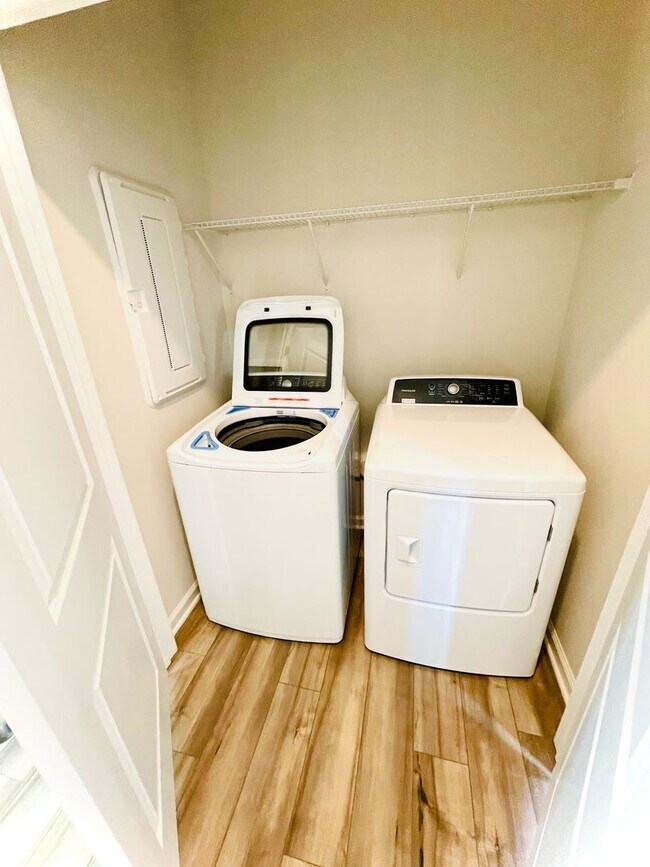 Building Photo - Room in 3 Bedroom Home at Country House St
