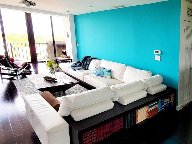 Foto del edificio - 77 Crandon Blvd