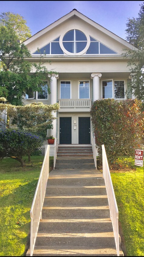 Street View - 1020 N K St