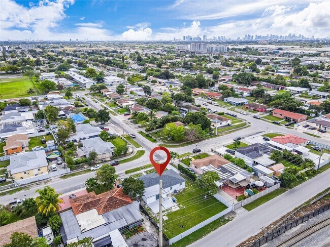 Foto del edificio - 8330 NW 35th Pl