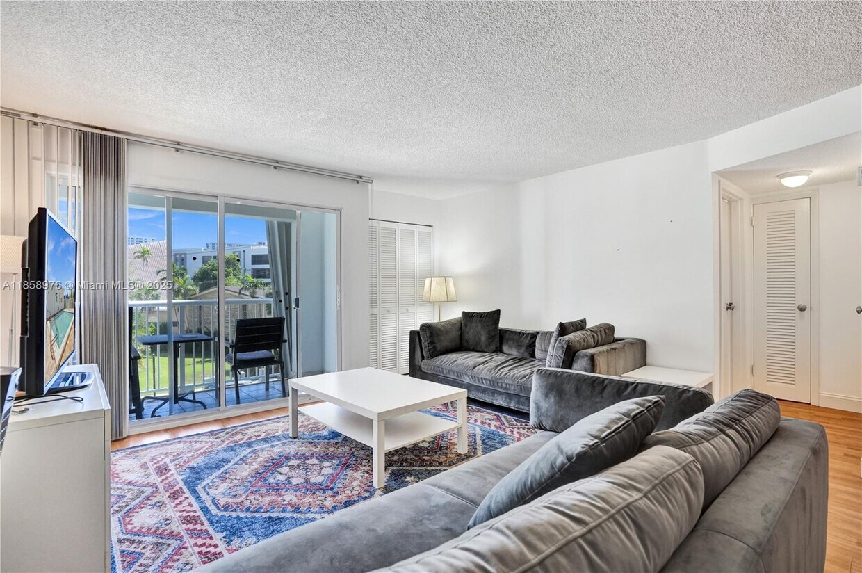 Foto principal - 17800 Atlantic Blvd