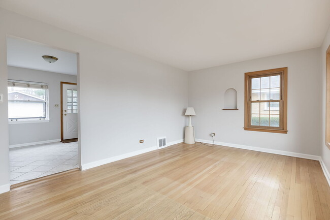 Foto del edificio - 595 S Cedar Ave