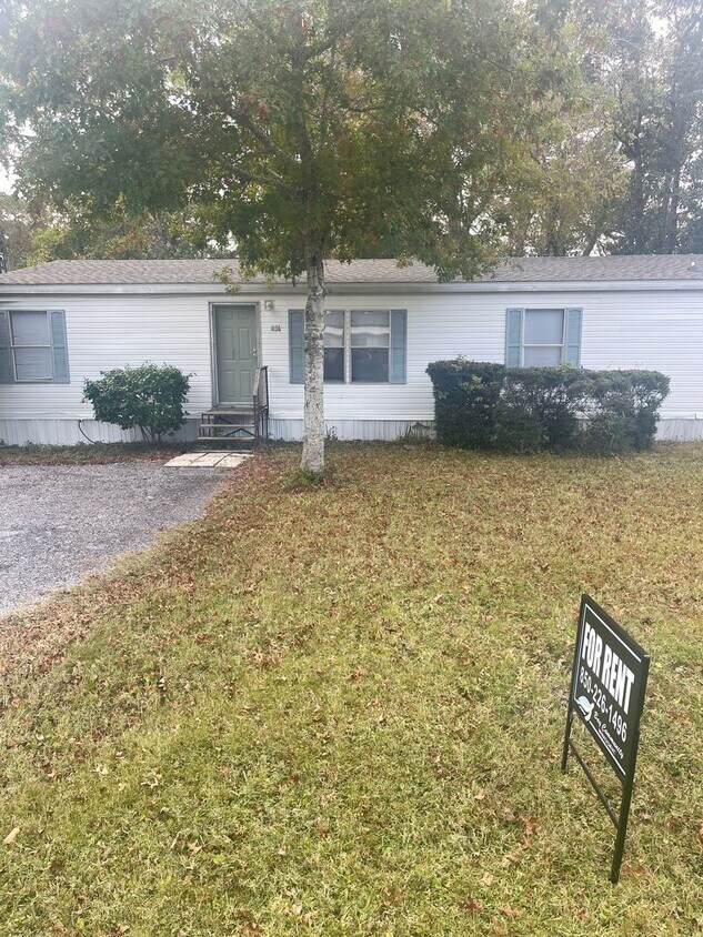 Building Photo - Large 3 bedroom 2 bath  Double Wide Mobile...