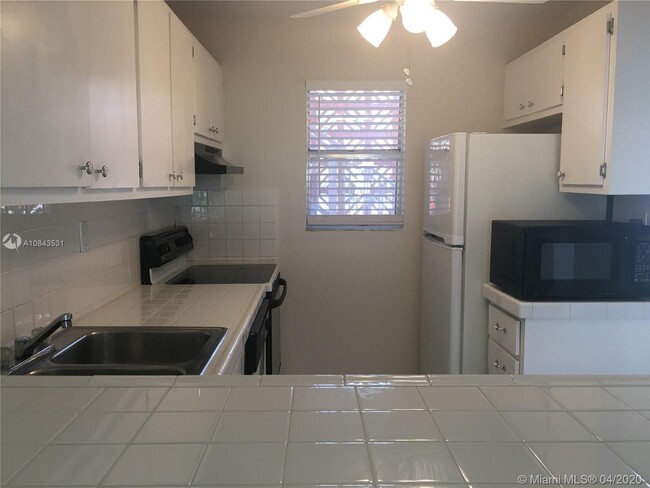 Foto del edificio - 7610 Stirling Rd
