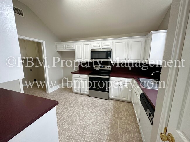 Foto del edificio - 801 Oak Dr