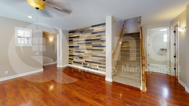 Foto del edificio - 1316 S Martingale Rd