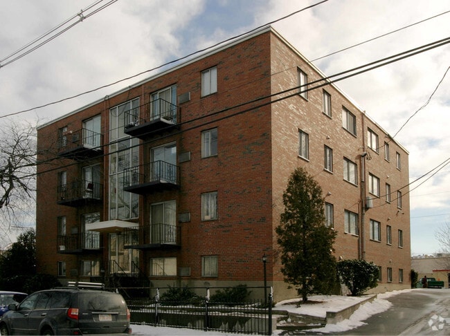Building Photo - Crescent Apartments