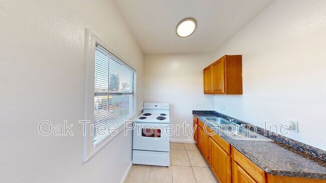 Foto del edificio - 2451 Seminary Ave