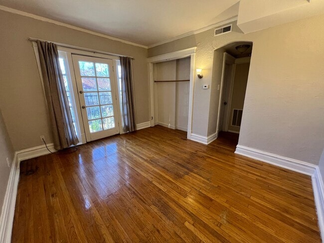 Foto del edificio - Beautiful 1 Bedroom Apartment in the Demun Neighborhood!