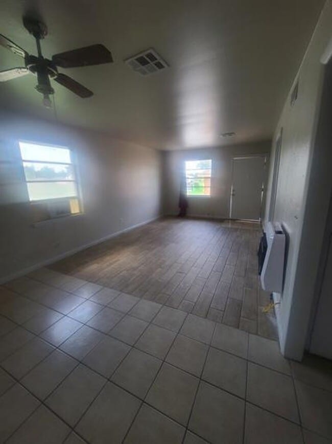 Building Photo - 1 Bed Duplex