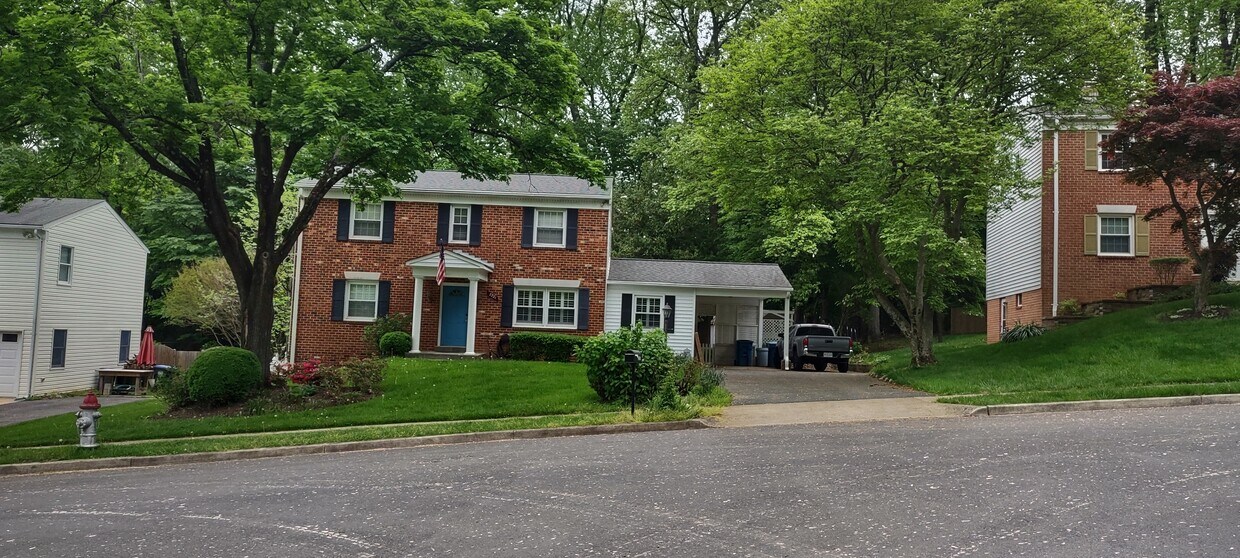 Building Photo - 2221 Senseney Ln