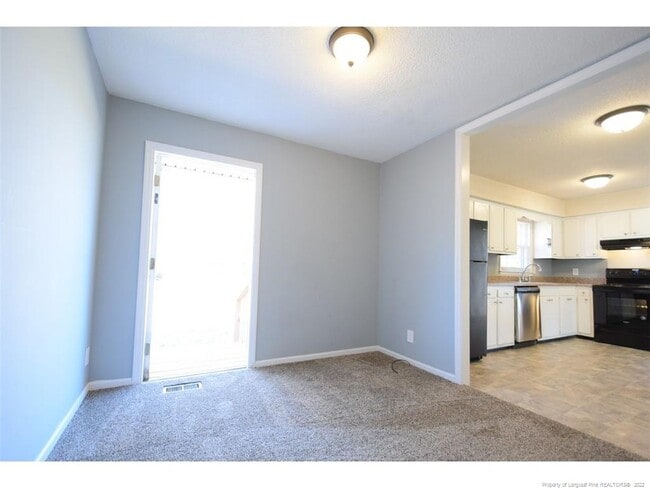 Foto del edificio - 6046 McDougal Dr
