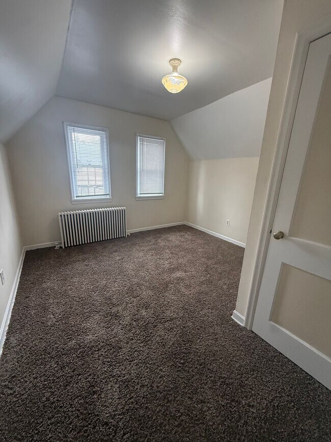 Building Photo - 2101 W 1st Ave