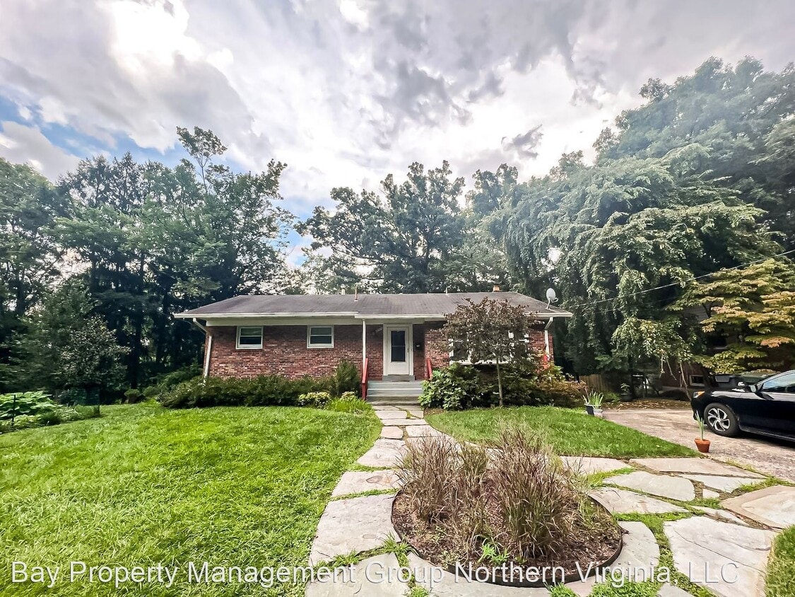 Primary Photo - 4 br, 2.5 bath House - 8411 Cottage St