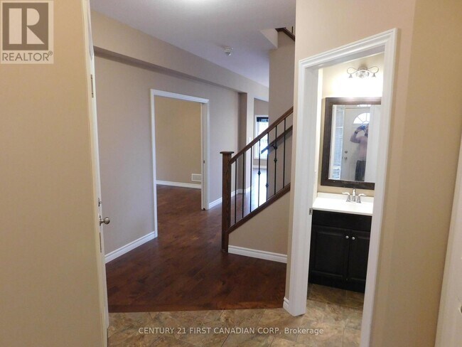 Photo du bâtiment - 3415 Paulpeel Ave