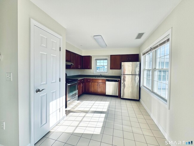 Building Photo - 54 Fairgate Dr