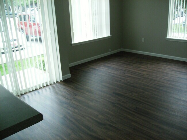 Building Photo - 1402 Camel Back Ln