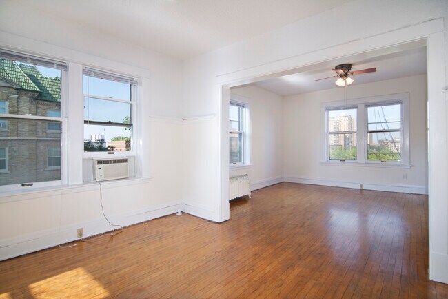 Foto del edificio - 901-909 Summit Ave S