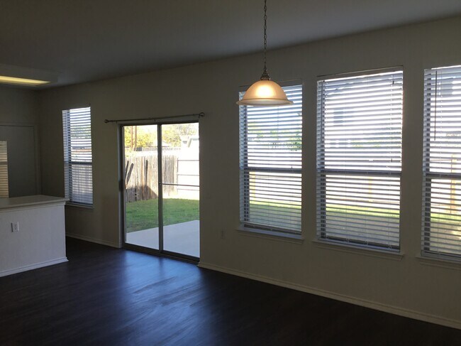 Building Photo - 6202 Roseborough Dr