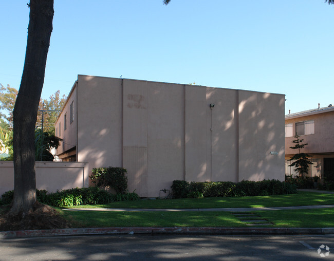 Building Photo - 14282 Village Way