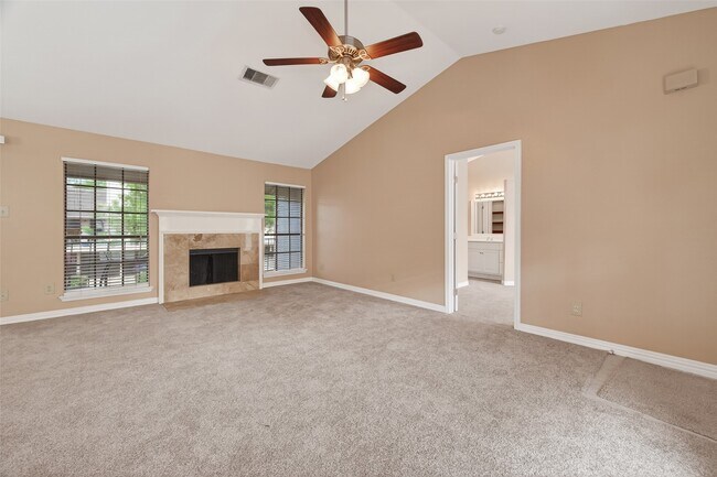 Foto del edificio - 2211 S Kirkwood Rd