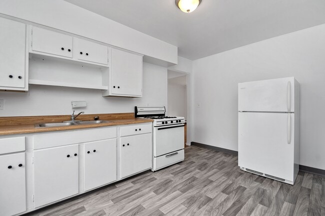 3 - 356 Probasco St
