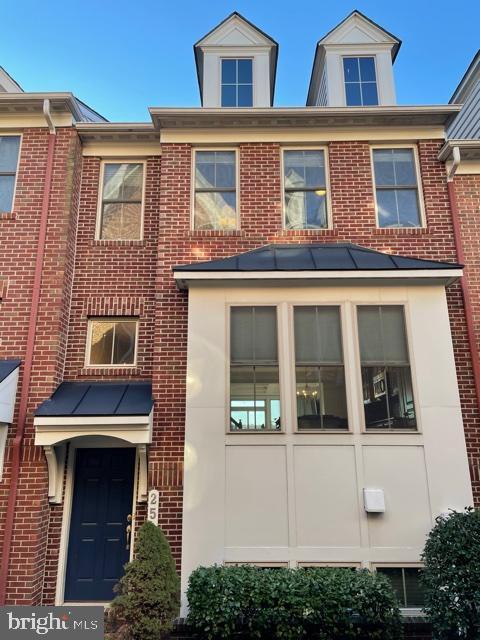 Primary Photo - 2547 S Kenmore Ct