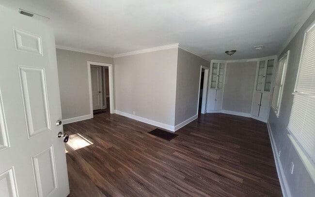 Building Photo - 3994 Oak Cliff Rd