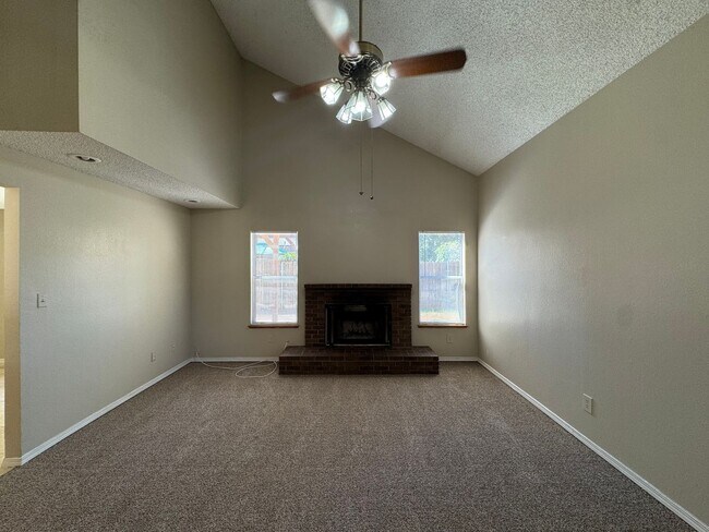 Foto del edificio - SW Bakersfield home!